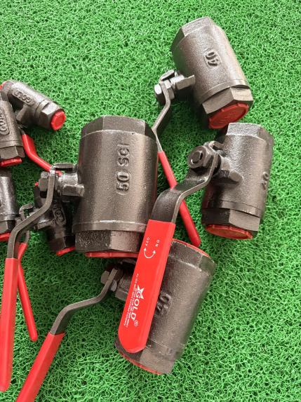 1½'' & 1/2'' Valves 4