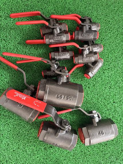 1½'' & 1/2'' Valves 7