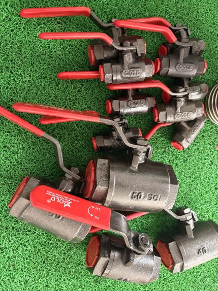 1½'' & 1/2'' Valves 8